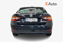 musta Skoda Superb 2017 kuva 3.