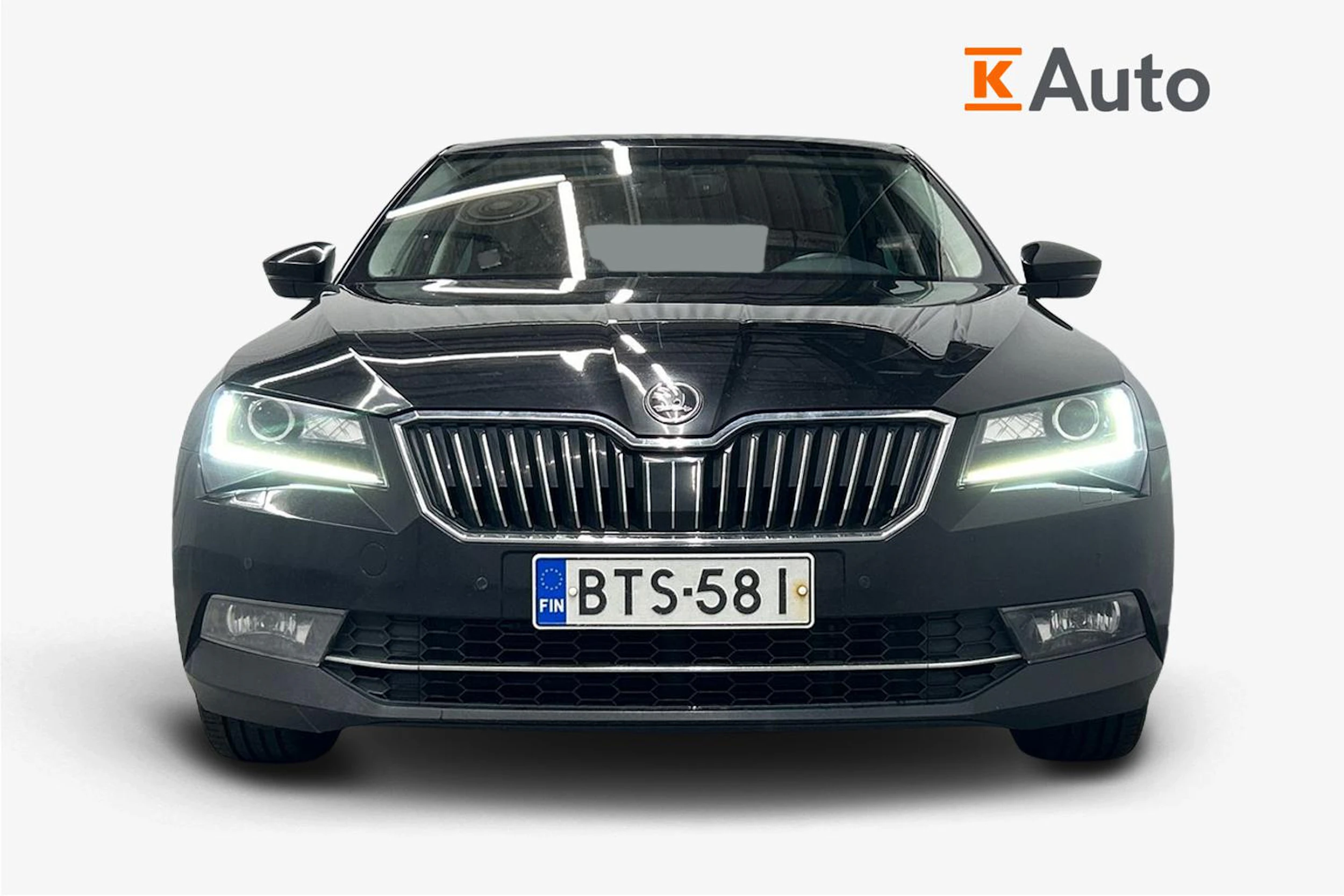 musta Skoda Superb 2017 kuva 4.