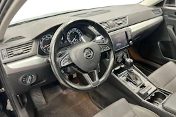 musta Skoda Superb 2017 kuva 6.
