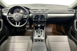 musta Skoda Superb 2017 kuva 7.