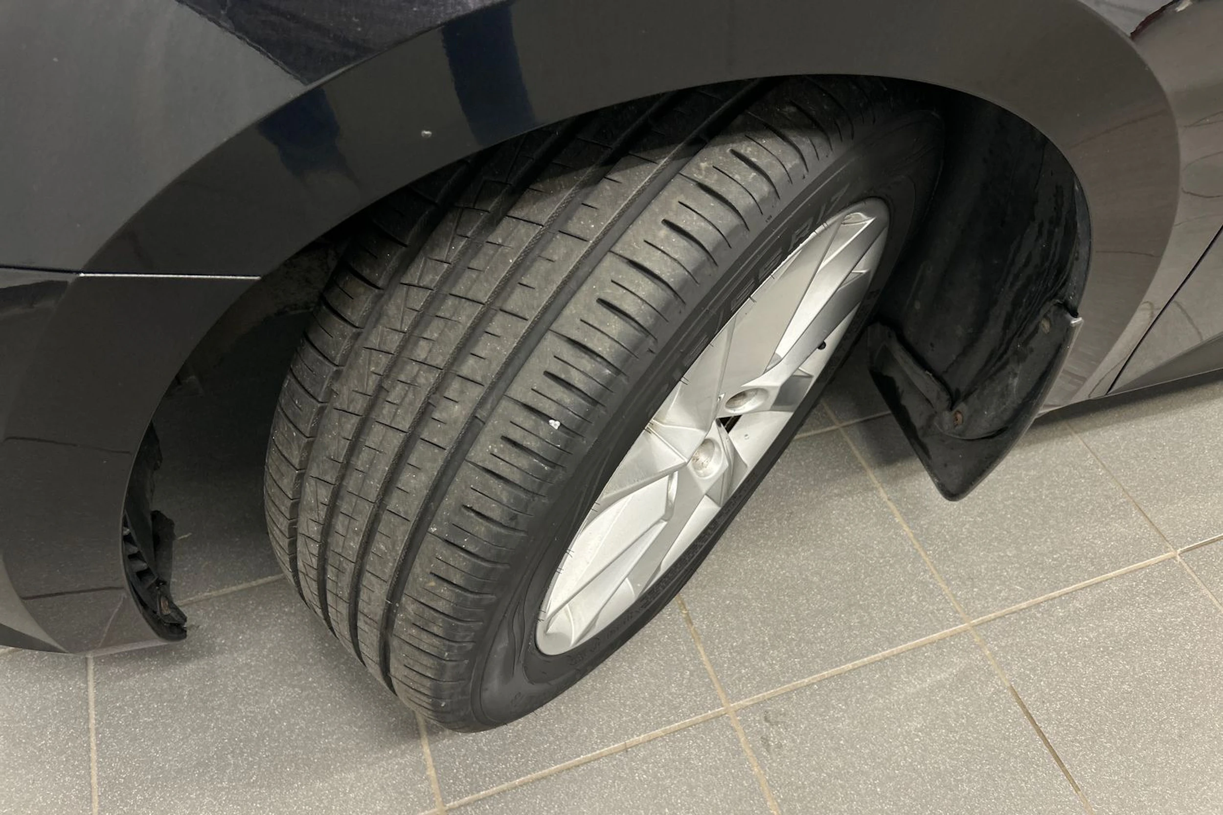 musta Skoda Superb 2017 kuva 10.