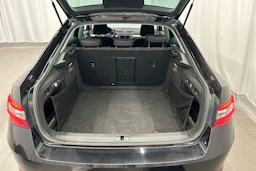 musta Skoda Superb 2017 kuva 13.