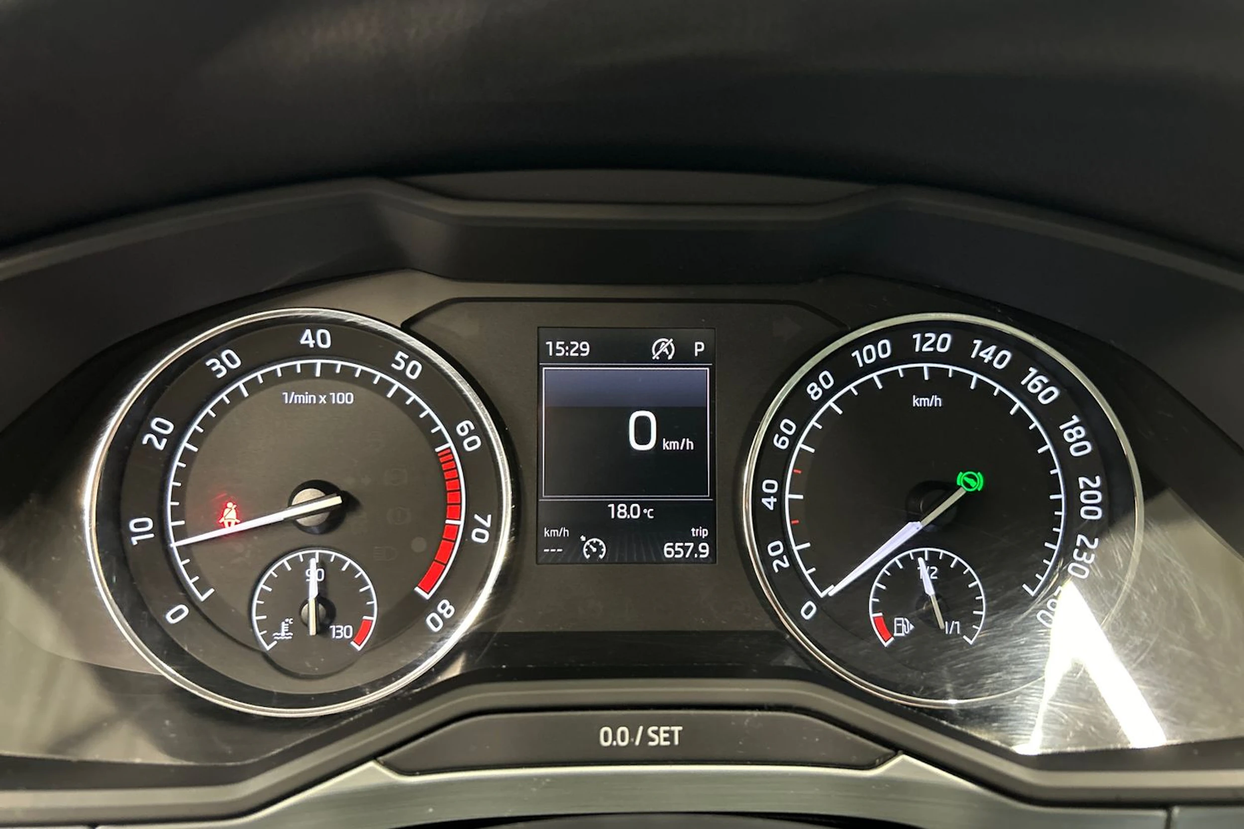 musta Skoda Superb 2017 kuva 15.