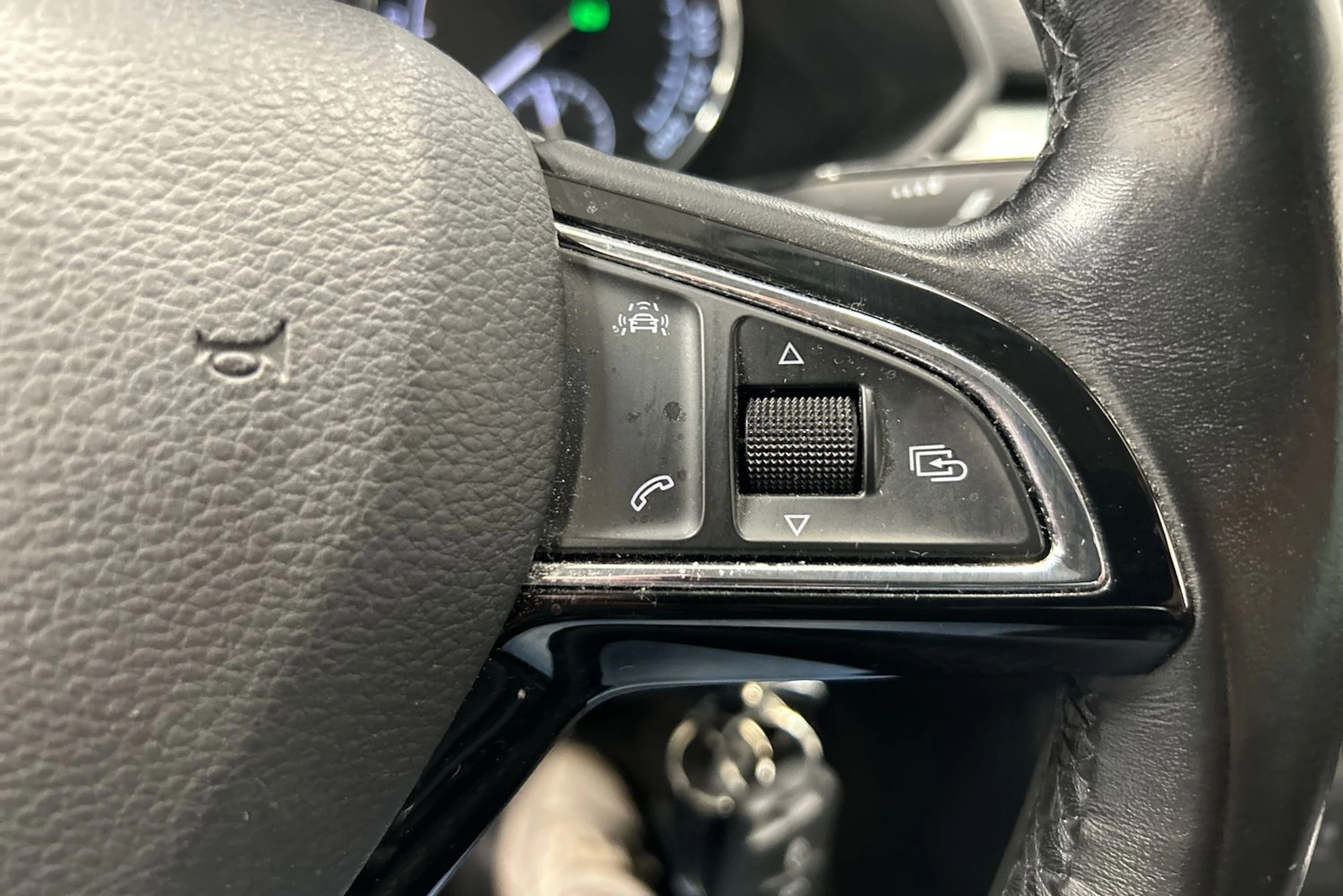 musta Skoda Superb 2017 kuva 18.