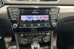 musta Skoda Superb 2017 kuva 19.