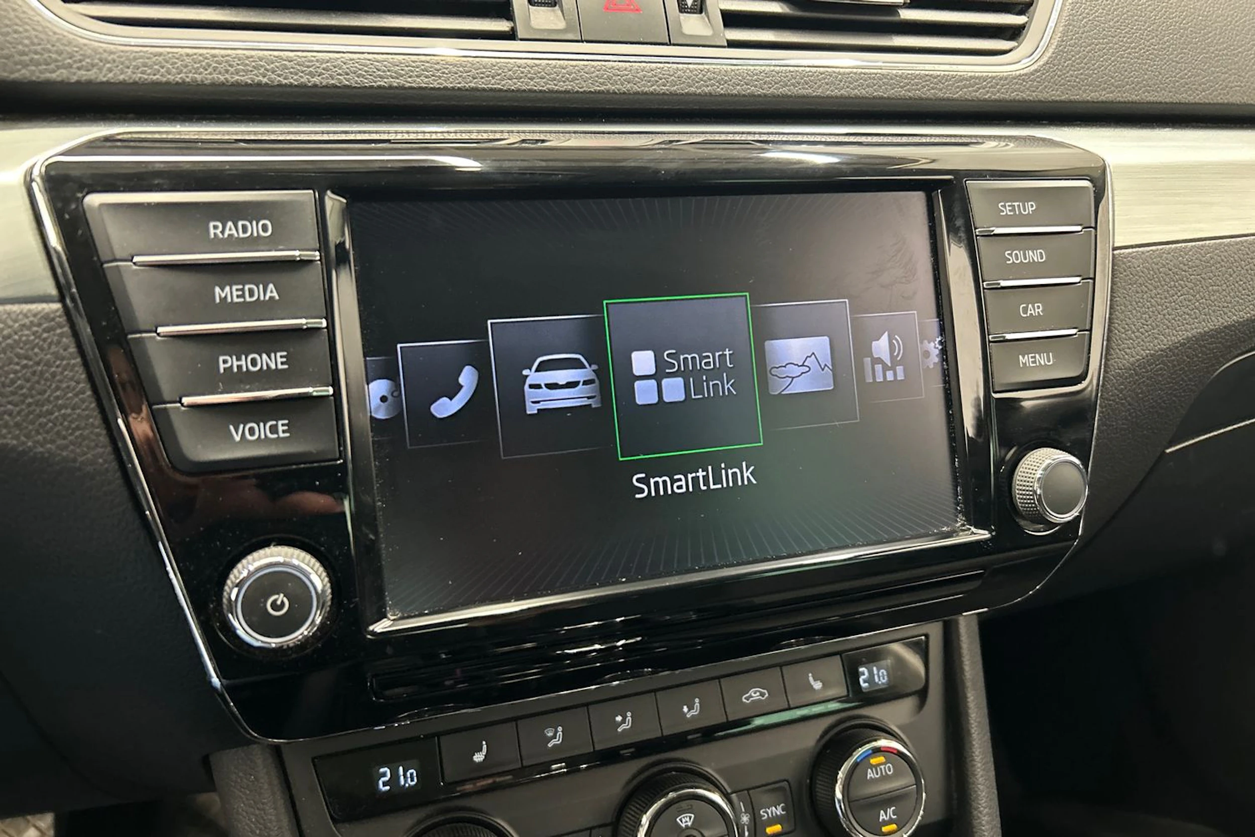 musta Skoda Superb 2017 kuva 20.