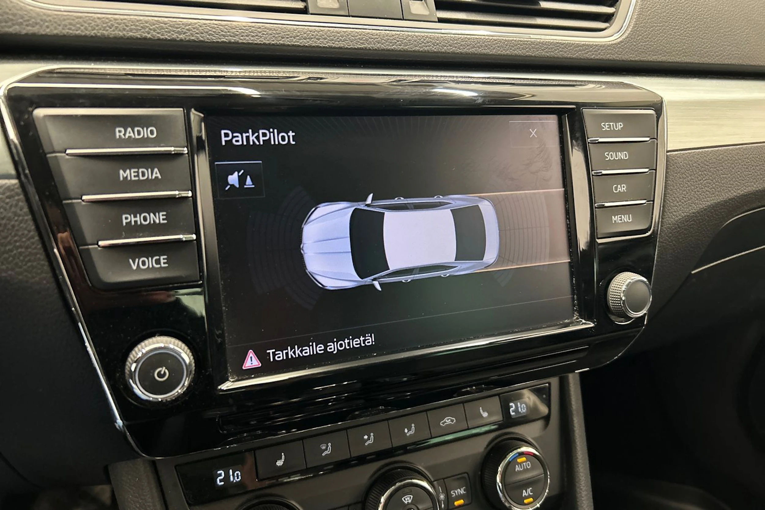 musta Skoda Superb 2017 kuva 21.
