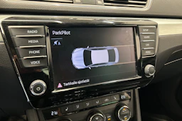musta Skoda Superb 2017 kuva 21.