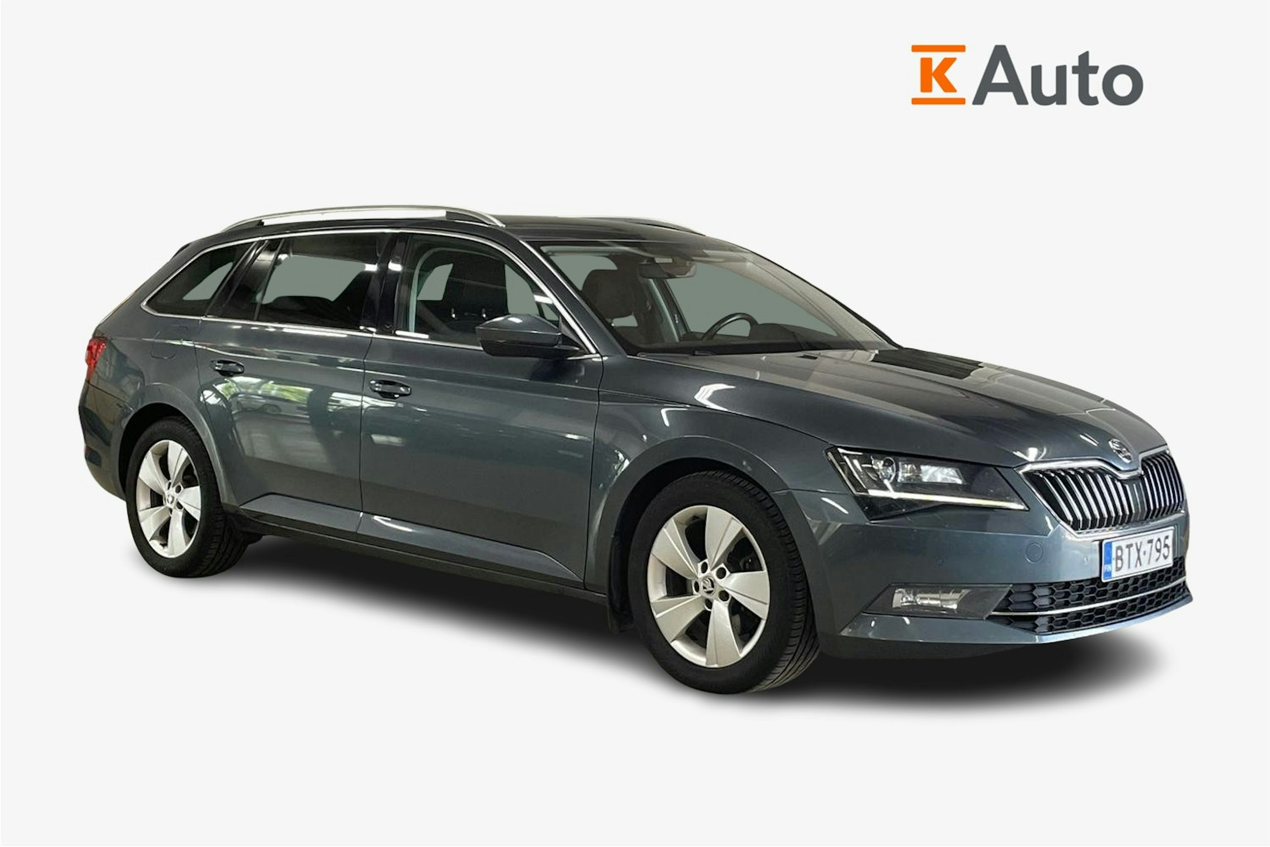 Harmaa Skoda Superb 2017 kuva 1.