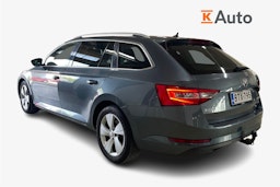 Harmaa Skoda Superb 2017 kuva 2.
