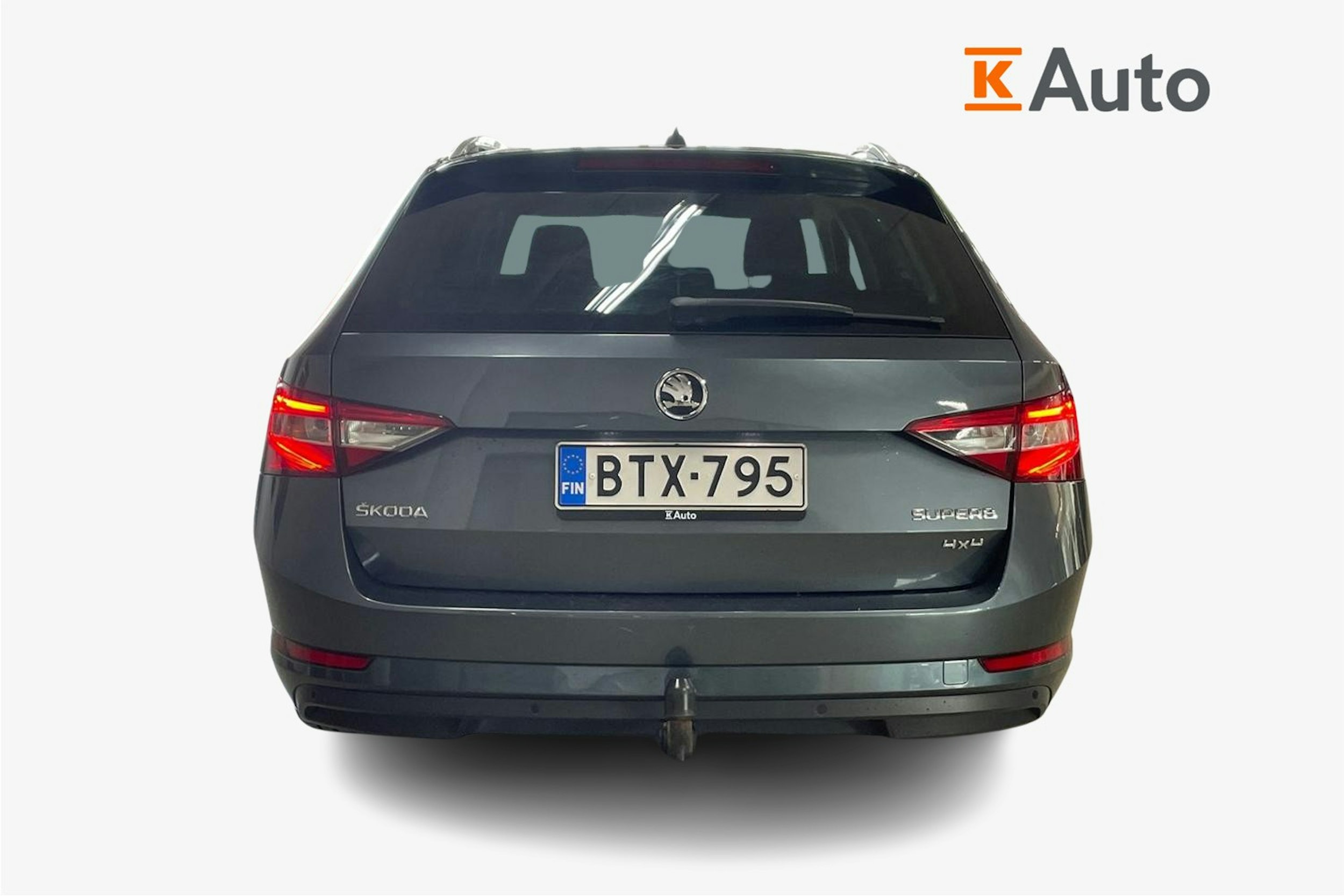 Harmaa Skoda Superb 2017 kuva 3.