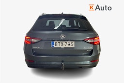 Harmaa Skoda Superb 2017 kuva 3.