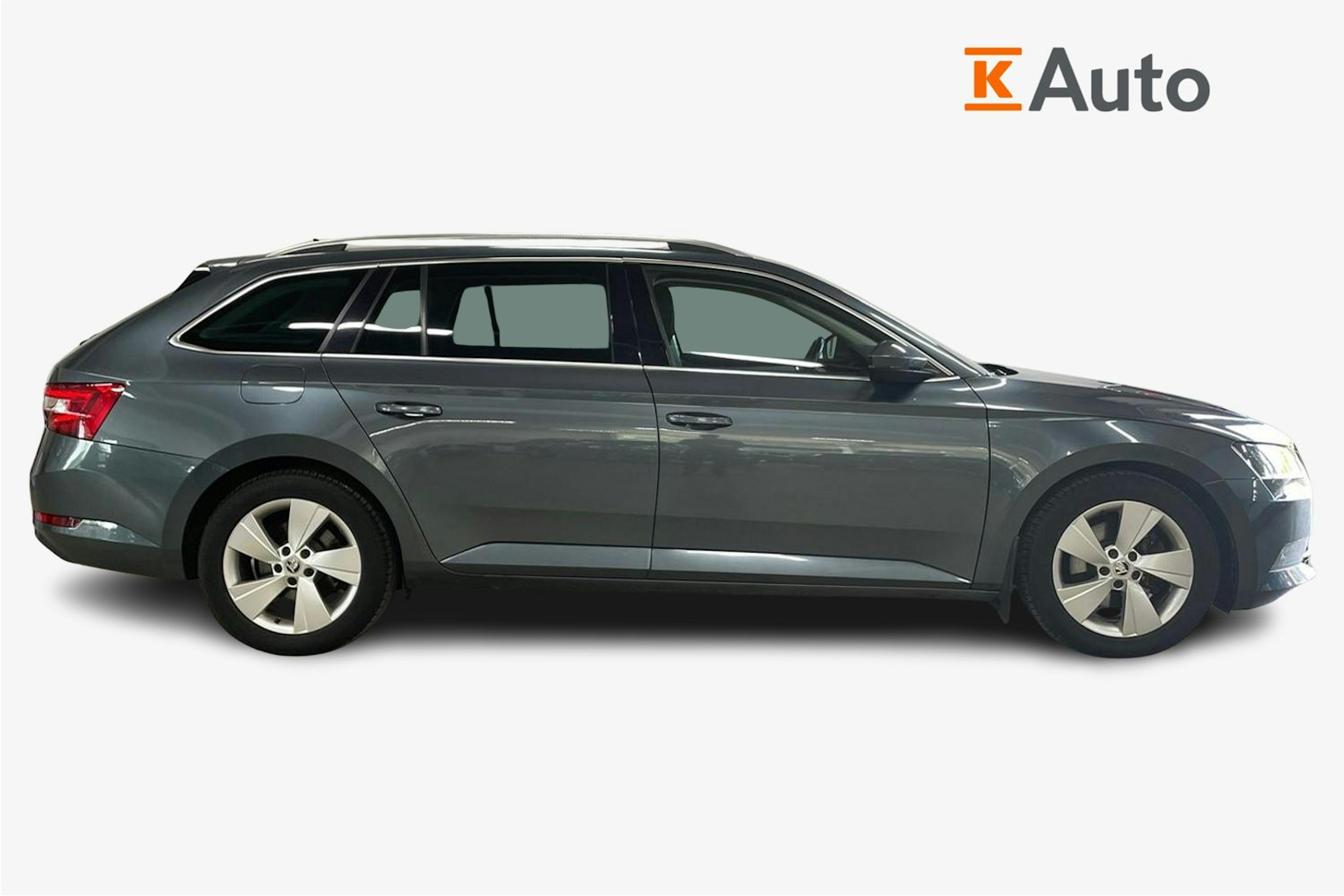 Harmaa Skoda Superb 2017 kuva 6.