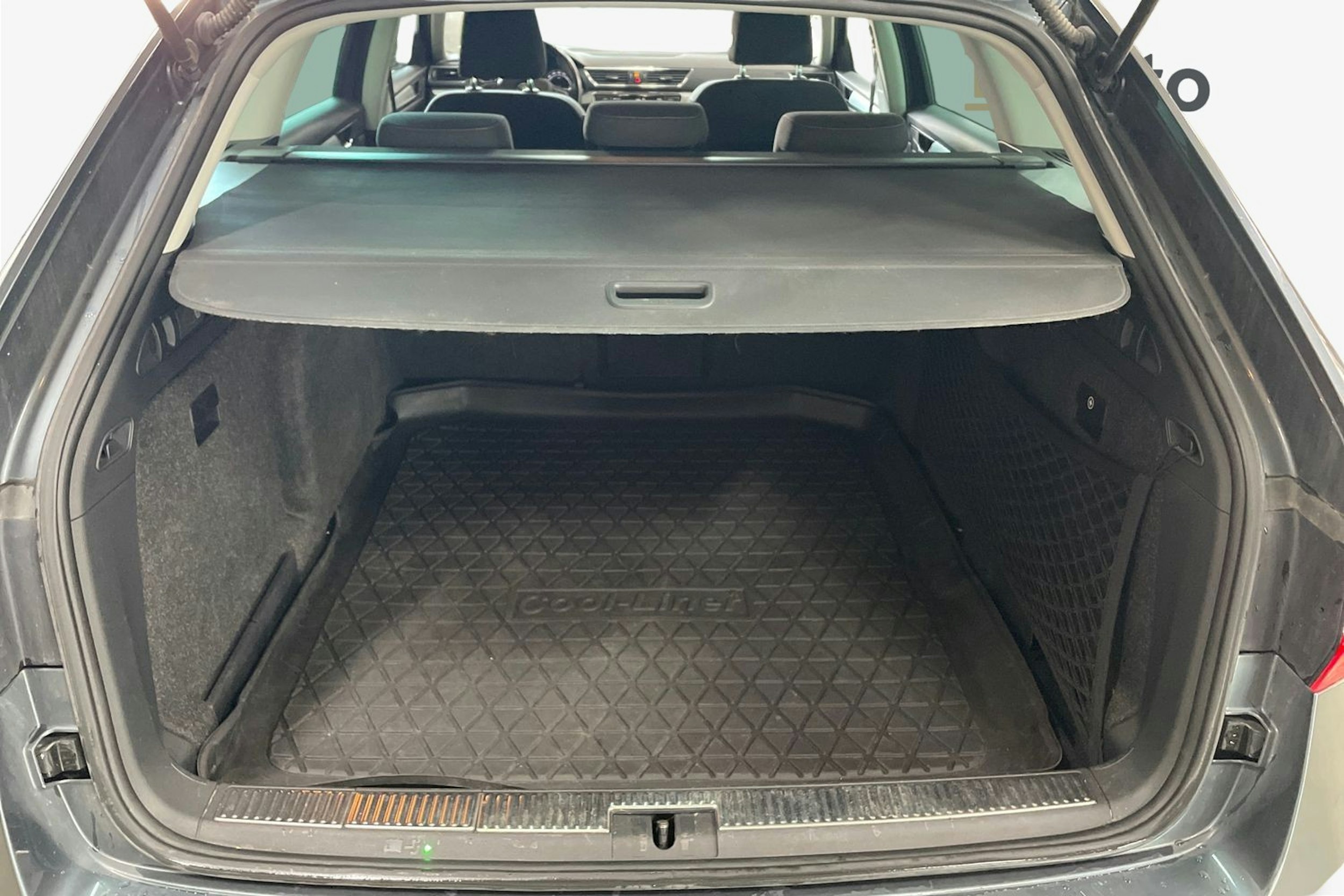Harmaa Skoda Superb 2017 kuva 11.
