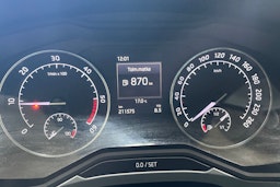 Harmaa Skoda Superb 2017 kuva 16.