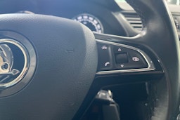 Harmaa Skoda Superb 2017 kuva 18.