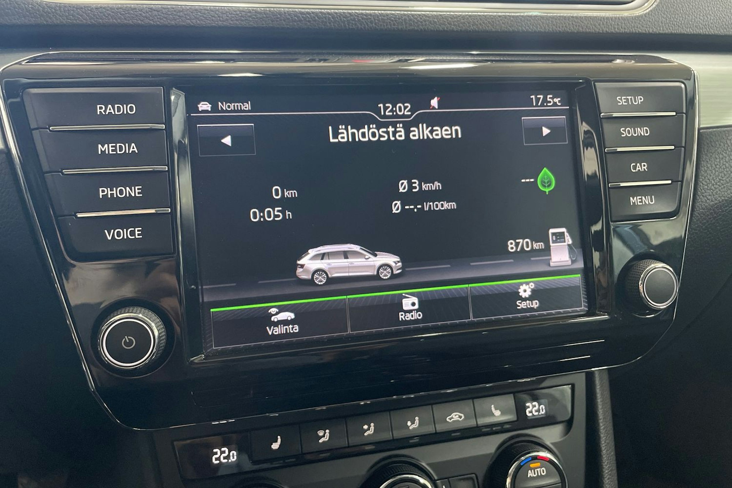 Harmaa Skoda Superb 2017 kuva 19.