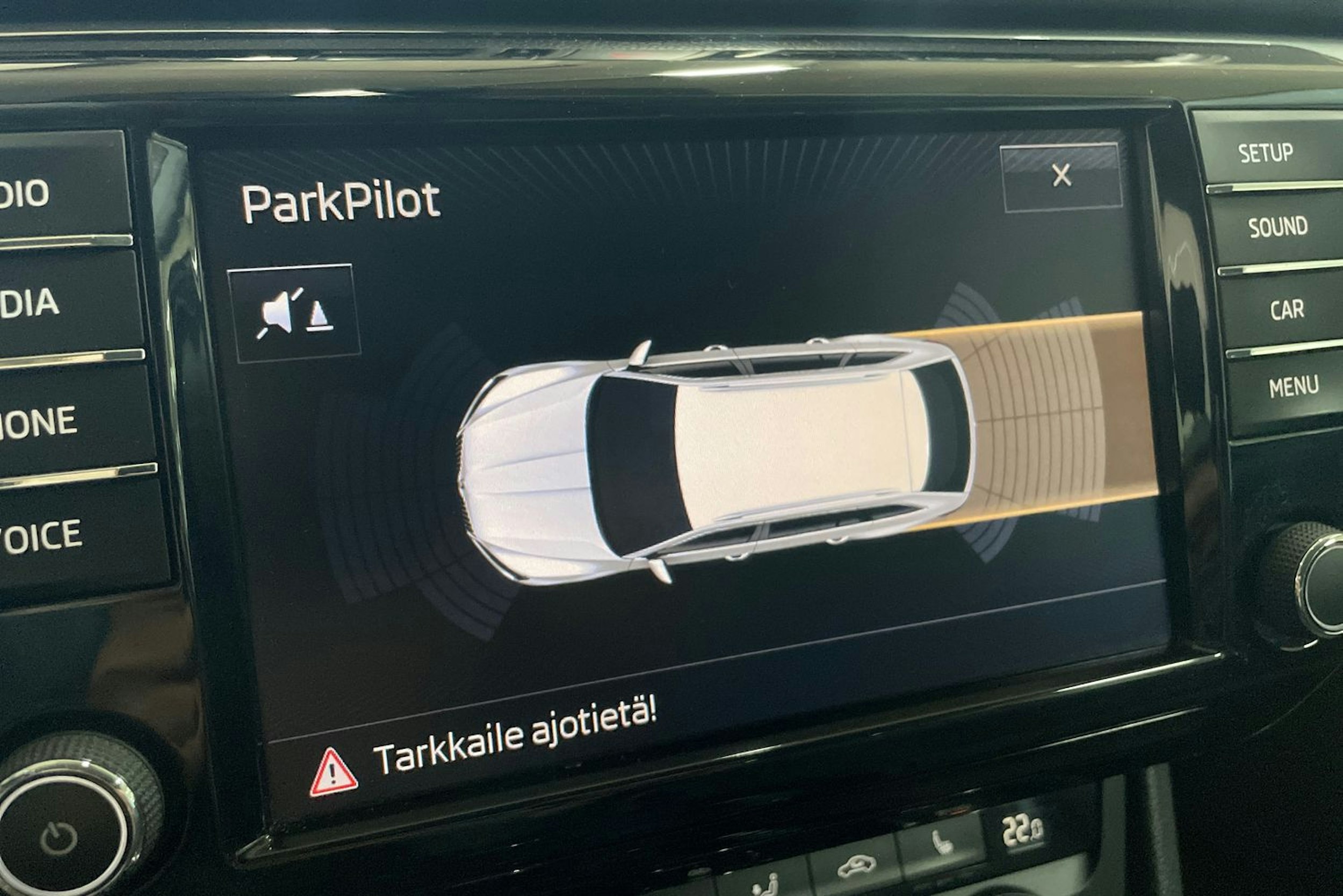 Harmaa Skoda Superb 2017 kuva 21.