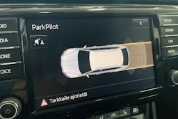 Harmaa Skoda Superb 2017 kuva 21.