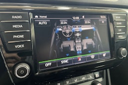 Harmaa Skoda Superb 2017 kuva 25.