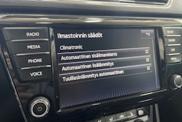Harmaa Skoda Superb 2017 kuva 26.