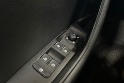 Harmaa Skoda Superb 2017 kuva 28.