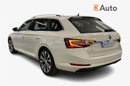 valkoinen Skoda Superb 2017 kuva 2.