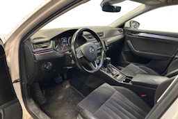 valkoinen Skoda Superb 2017 kuva 3.