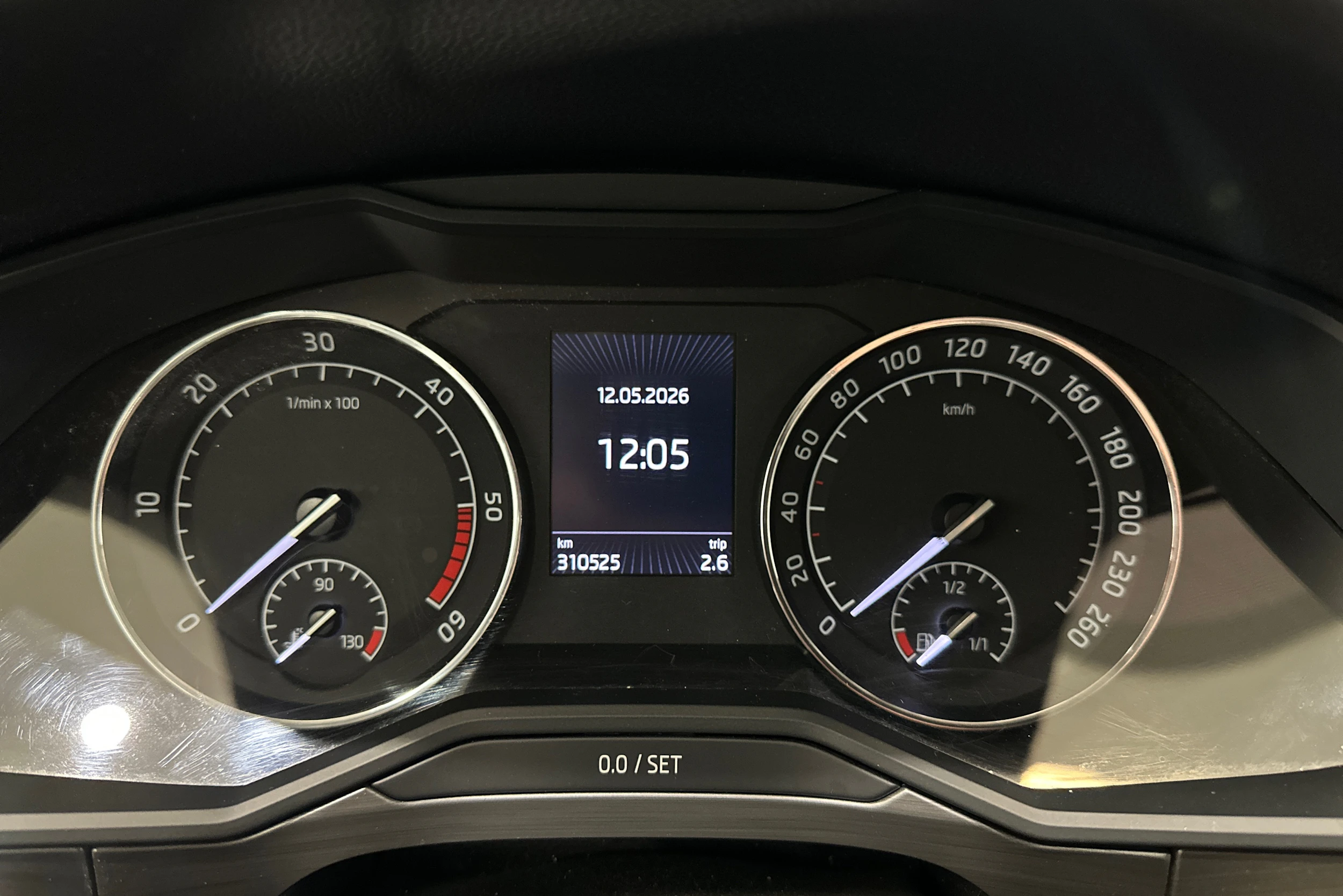 valkoinen Skoda Superb 2017 kuva 18.