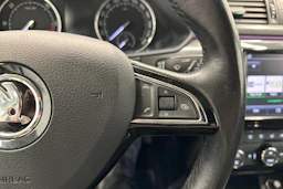valkoinen Skoda Superb 2017 kuva 20.