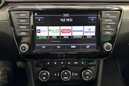 valkoinen Skoda Superb 2017 kuva 23.