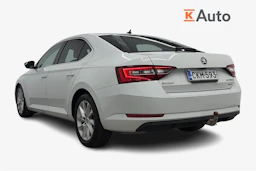 valkoinen Skoda Superb 2017 kuva 2.