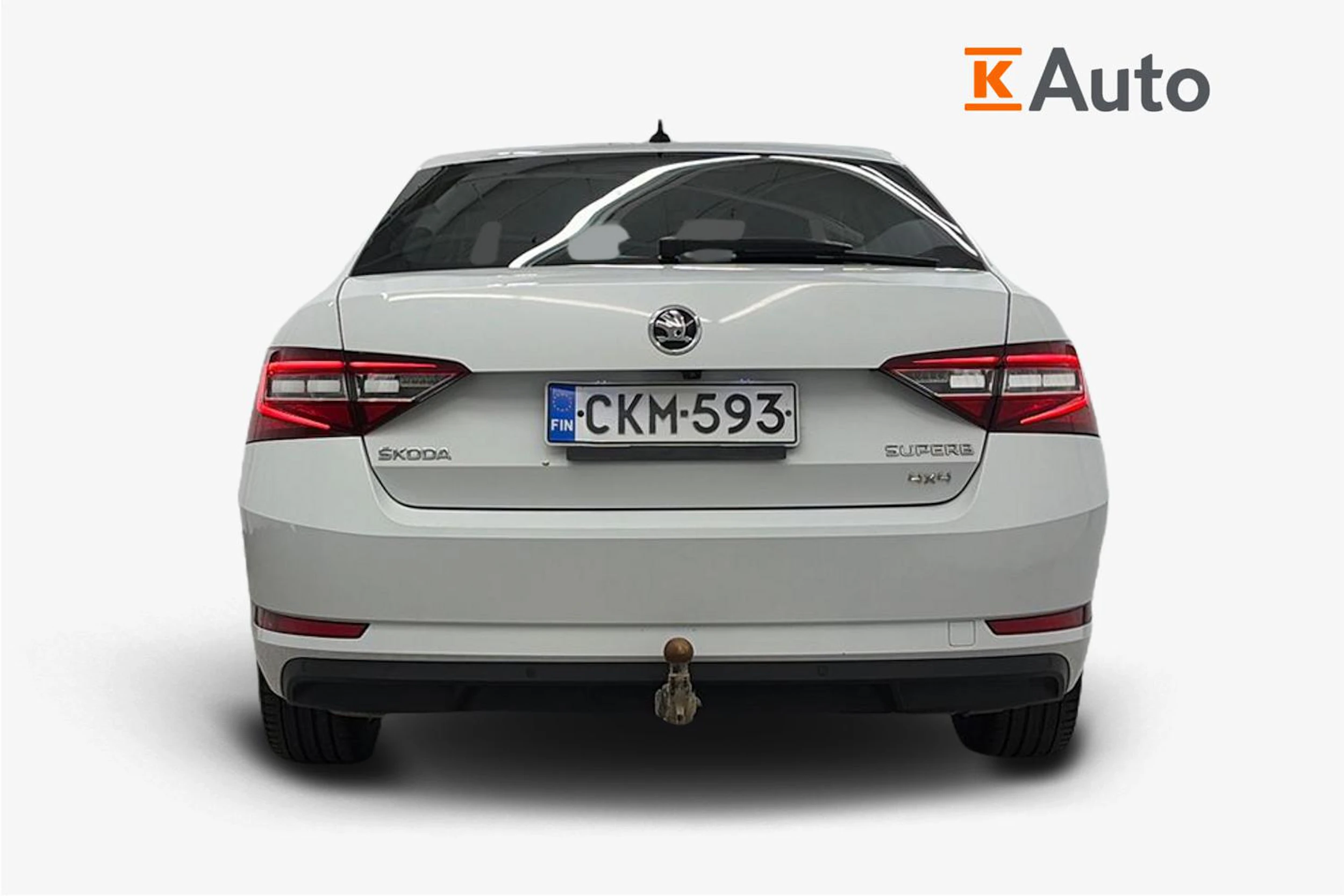 valkoinen Skoda Superb 2017 kuva 3.