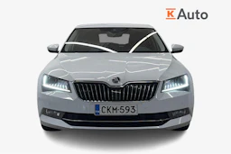 valkoinen Skoda Superb 2017 kuva 4.