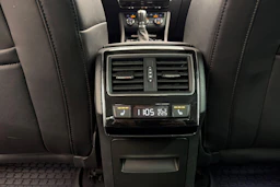 valkoinen Skoda Superb 2017 kuva 9.