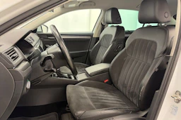 valkoinen Skoda Superb 2017 kuva 15.