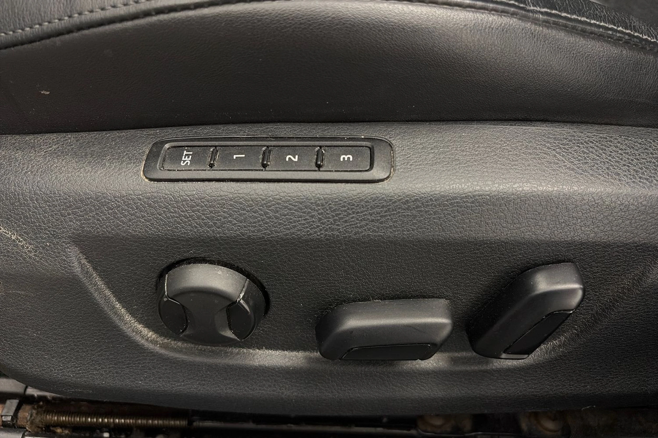 valkoinen Skoda Superb 2017 kuva 16.