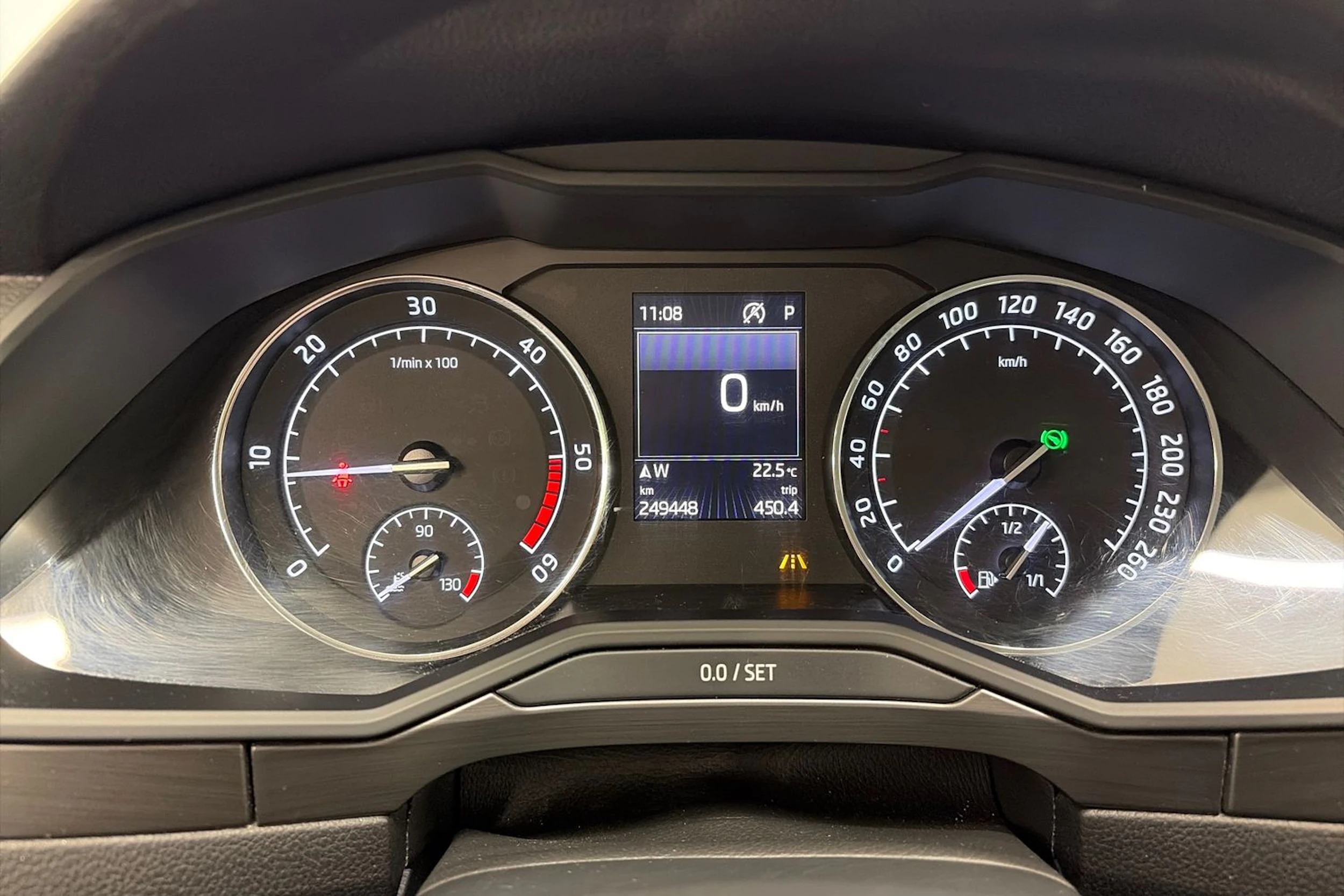 valkoinen Skoda Superb 2017 kuva 19.