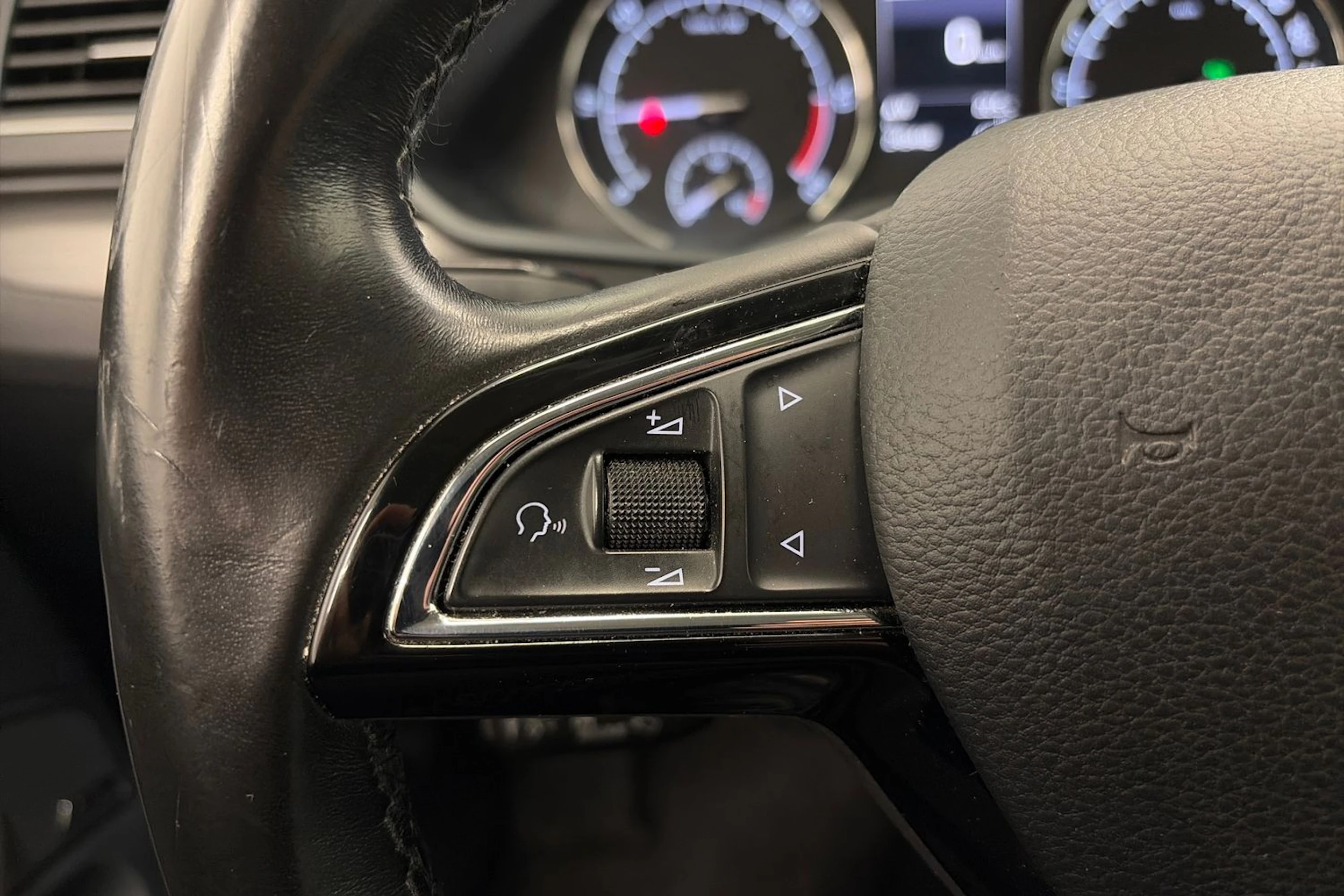 valkoinen Skoda Superb 2017 kuva 20.