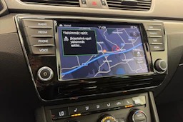 valkoinen Skoda Superb 2017 kuva 23.