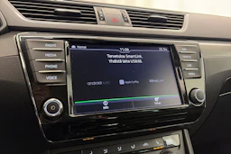valkoinen Skoda Superb 2017 kuva 27.