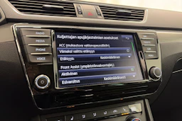 valkoinen Skoda Superb 2017 kuva 28.