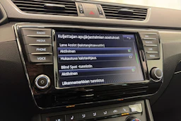 valkoinen Skoda Superb 2017 kuva 29.
