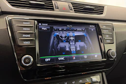 valkoinen Skoda Superb 2017 kuva 33.
