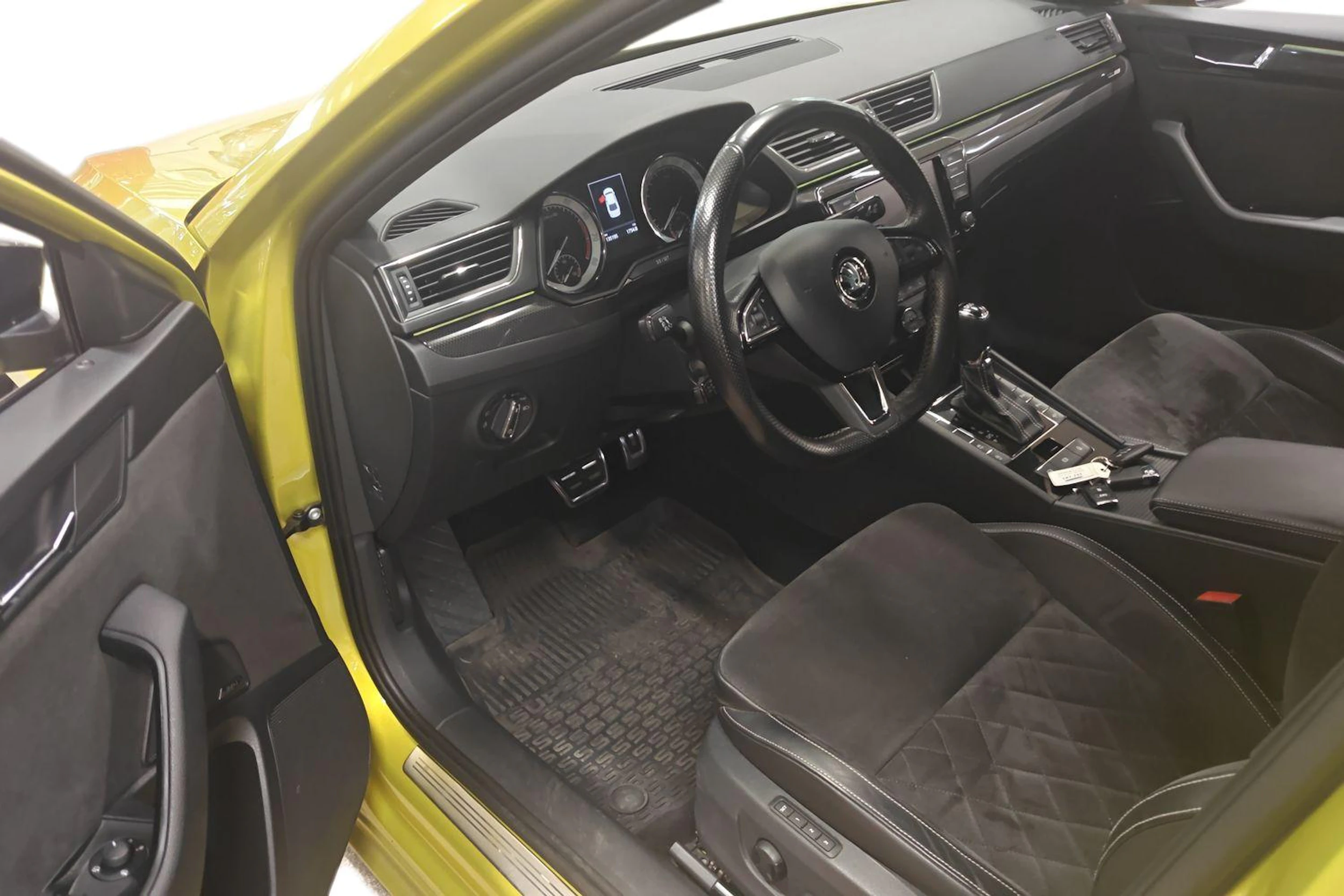 vihreä Skoda Superb 2017 kuva 3.