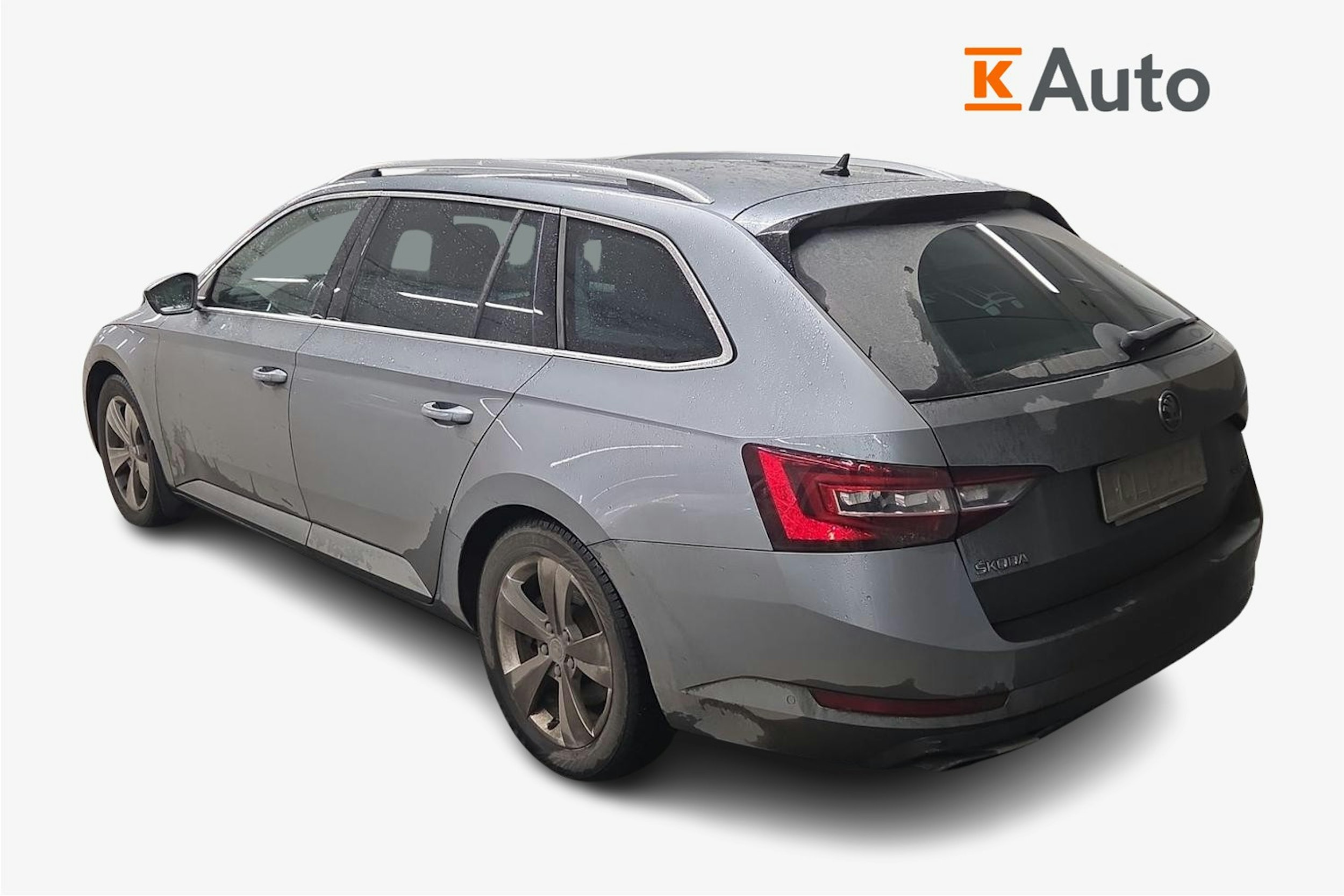 Harmaa Skoda Superb 2017 kuva 2.