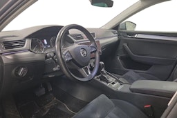 Harmaa Skoda Superb 2017 kuva 3.