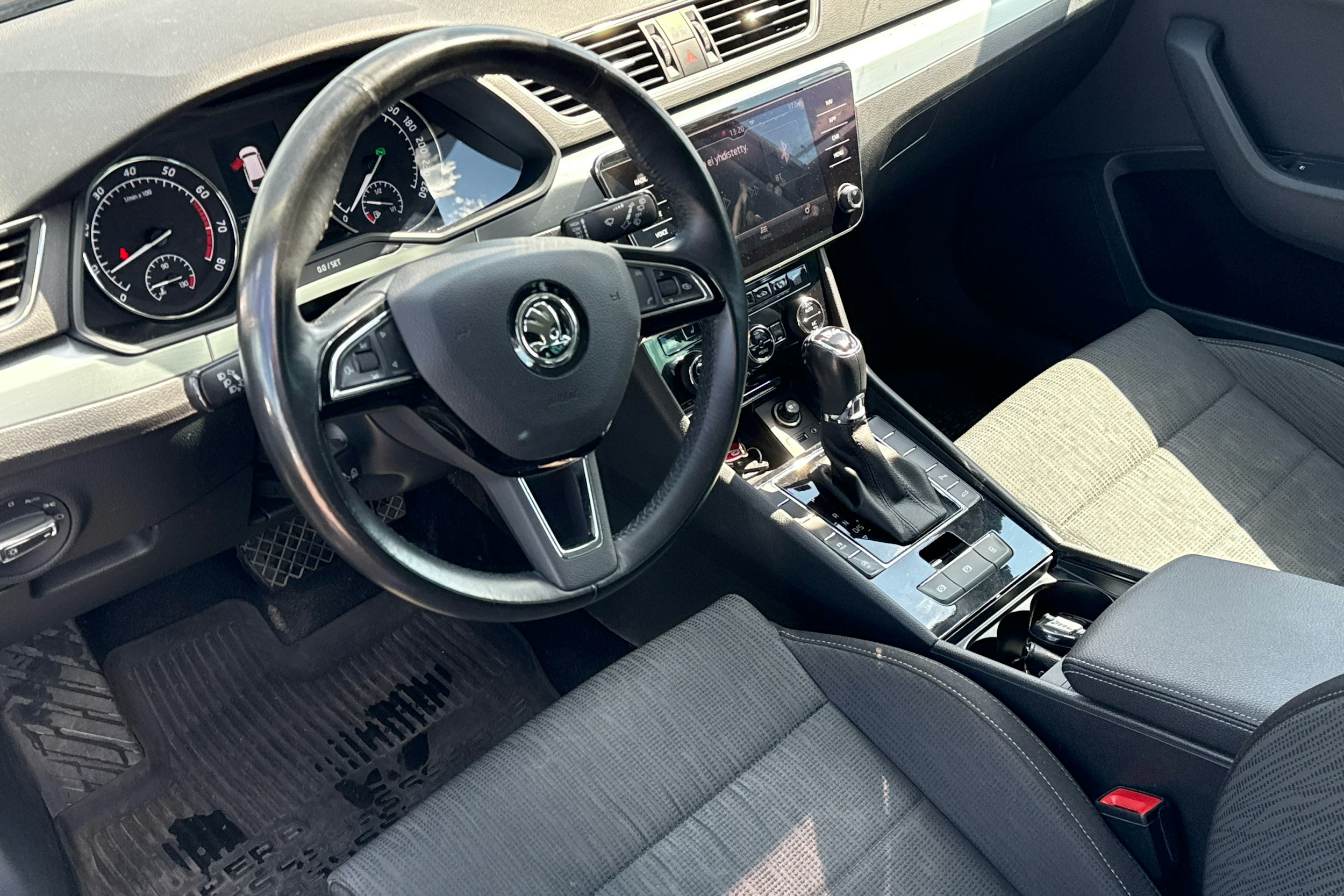 Ruskea (beige) Skoda Superb 2017 kuva 3.