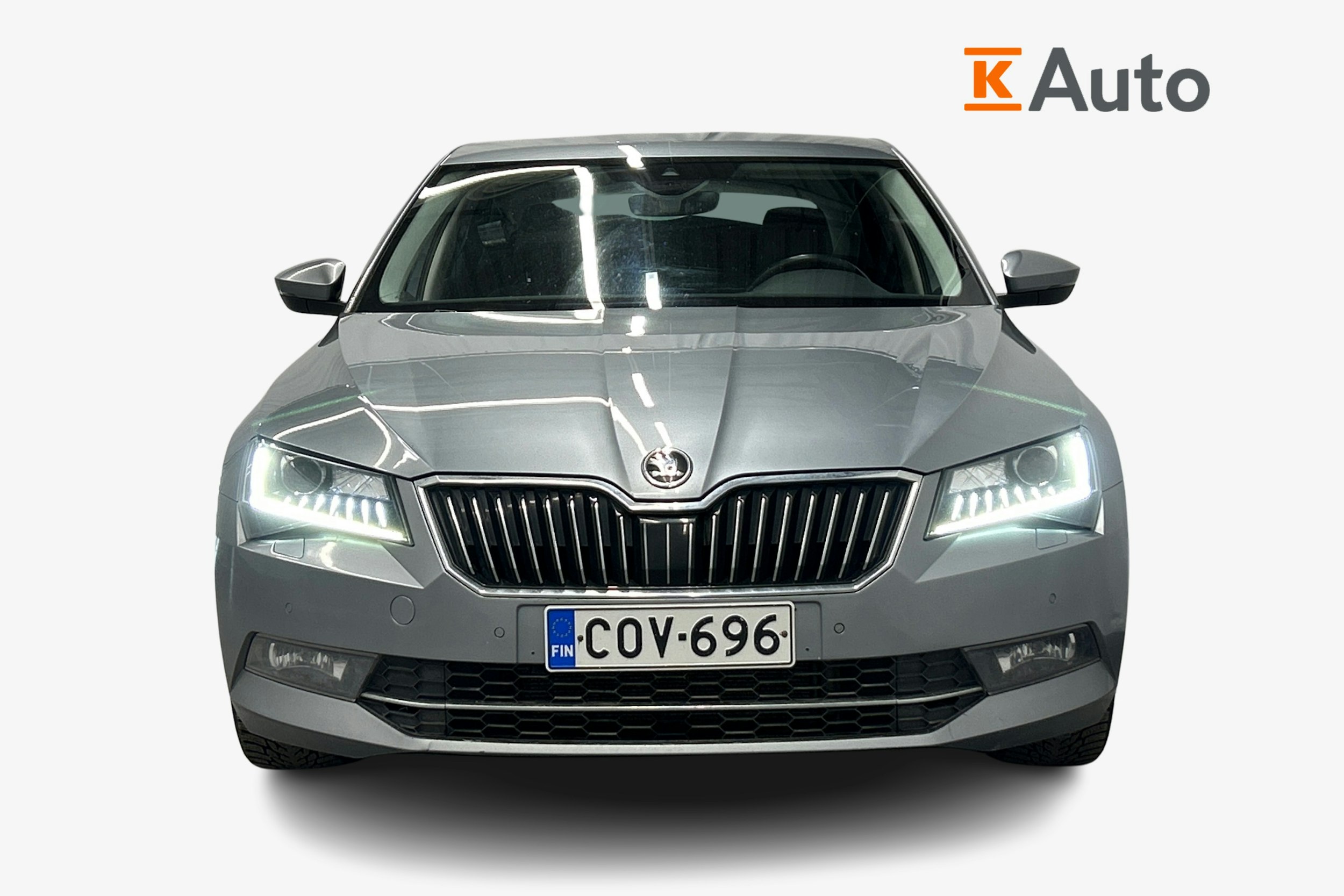 harmaa Skoda Superb 2017 kuva 4.