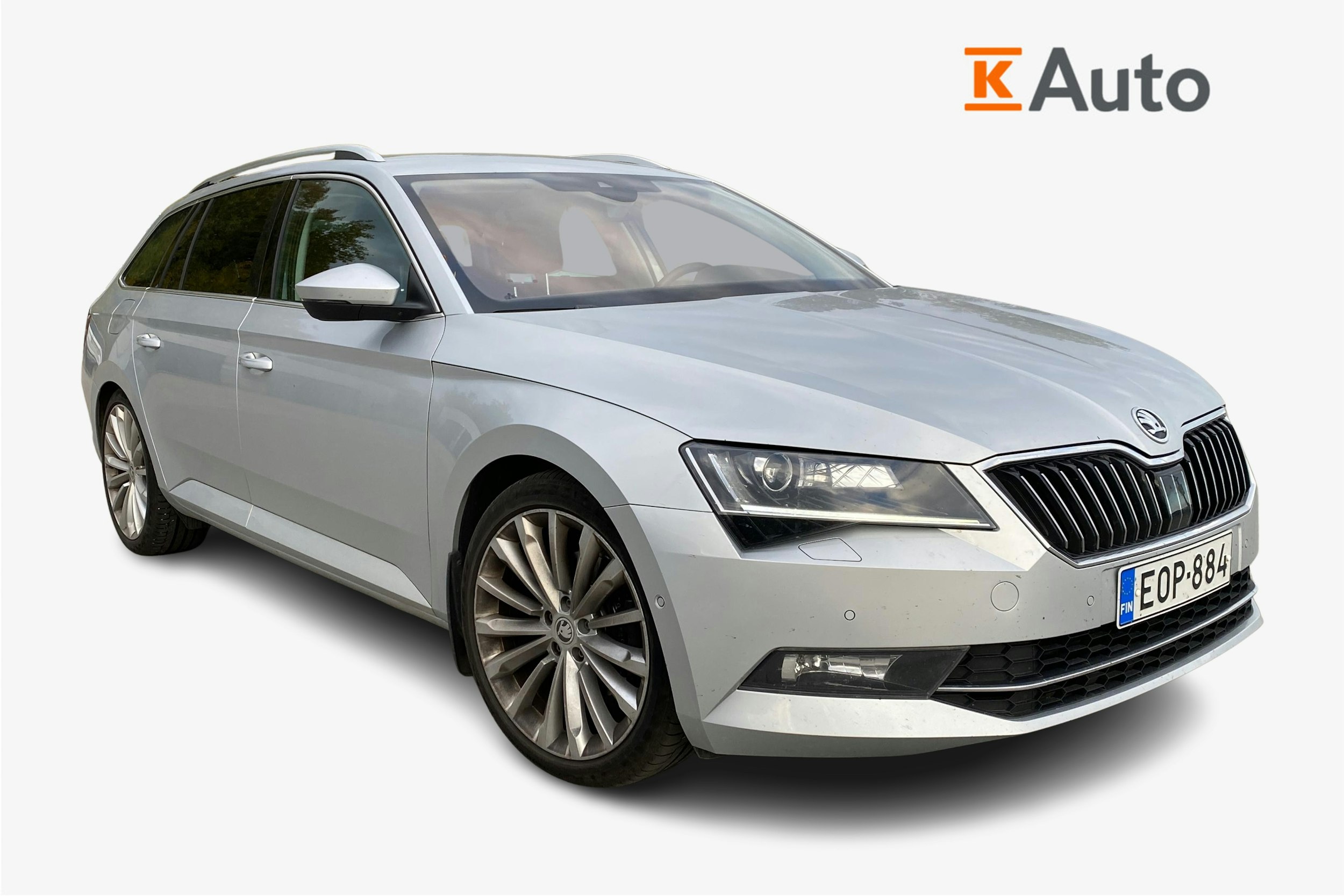 harmaa Skoda Superb 2017 kuva 1.